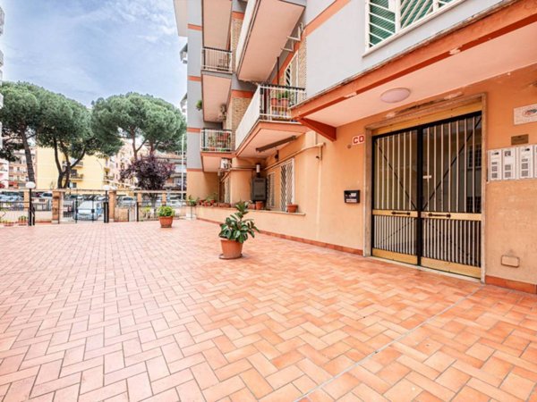 negozio in vendita a Roma in zona Prenestino-Centocelle