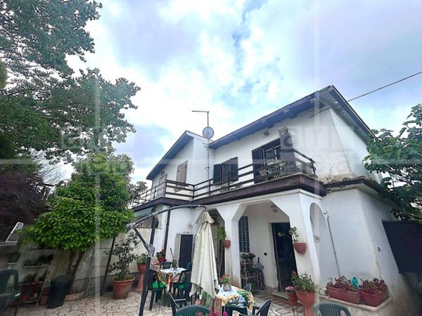 casa indipendente in vendita a Roma in zona Infernetto