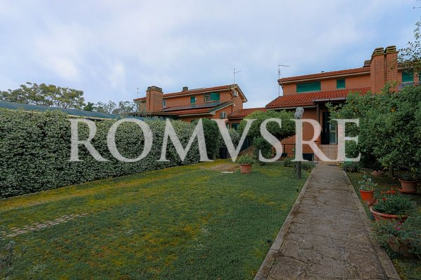 casa indipendente in vendita a Roma in zona Casal Palocco