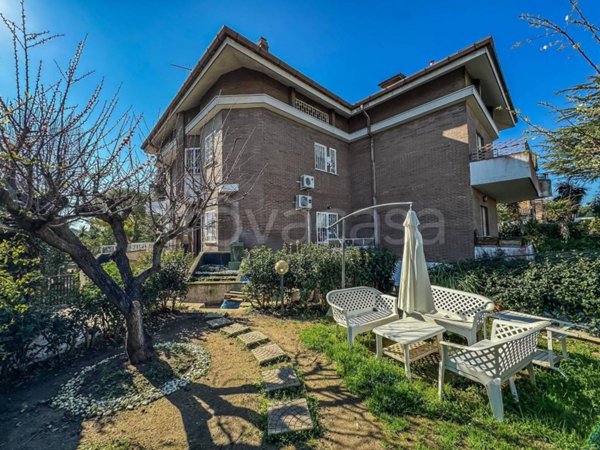 casa indipendente in vendita a Roma in zona Axa