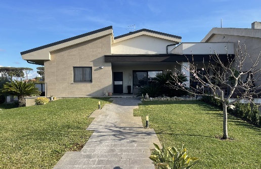 casa indipendente in vendita a Roma in zona Infernetto