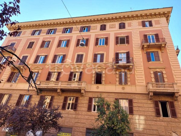 locale commerciale in vendita a Roma in zona Della Vittoria