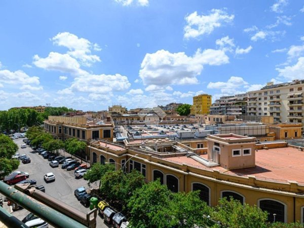appartamento in vendita a Roma in zona Appio Latino