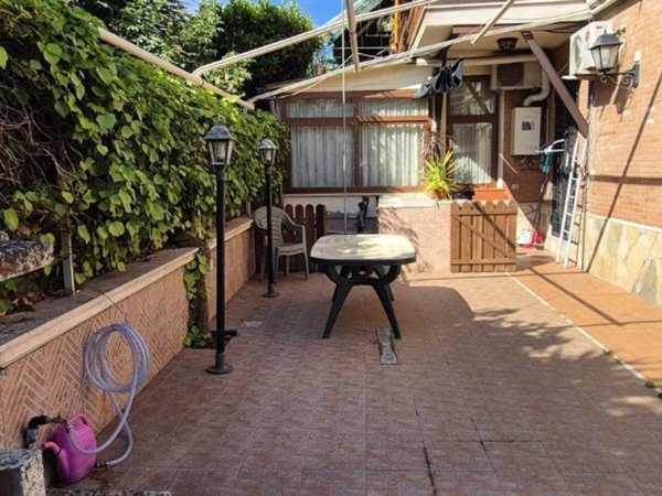 appartamento in vendita a Roma in zona Torre Angela
