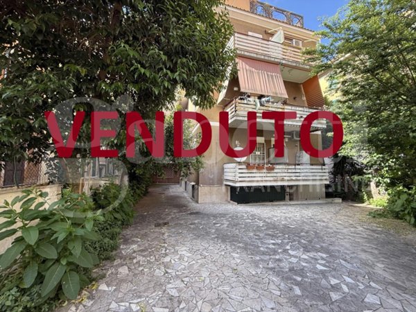 appartamento in vendita a Roma in zona Appio Latino