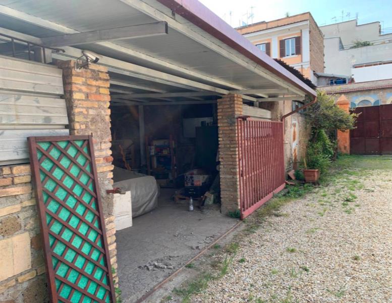 rudere in vendita a Roma in zona Prenestino-Labicano