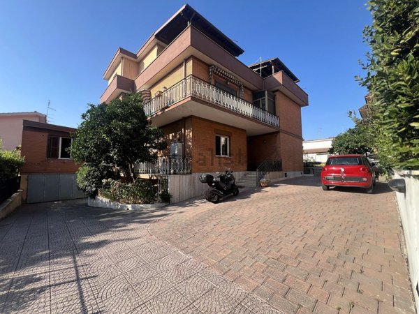 appartamento in vendita a Roma in zona Acilia