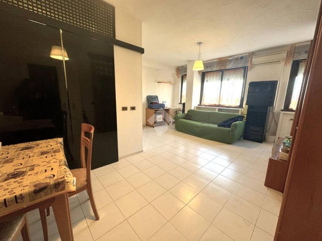 appartamento in vendita a Roma in zona Spinaceto
