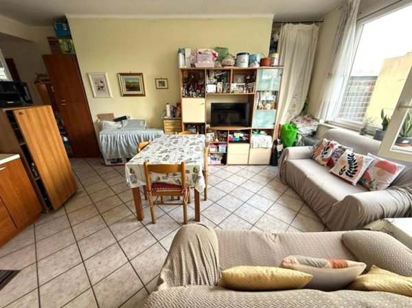 appartamento in vendita a Roma in zona Mostacciano