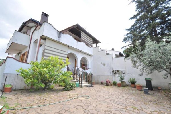 casa indipendente in vendita a Roma in zona Finocchio