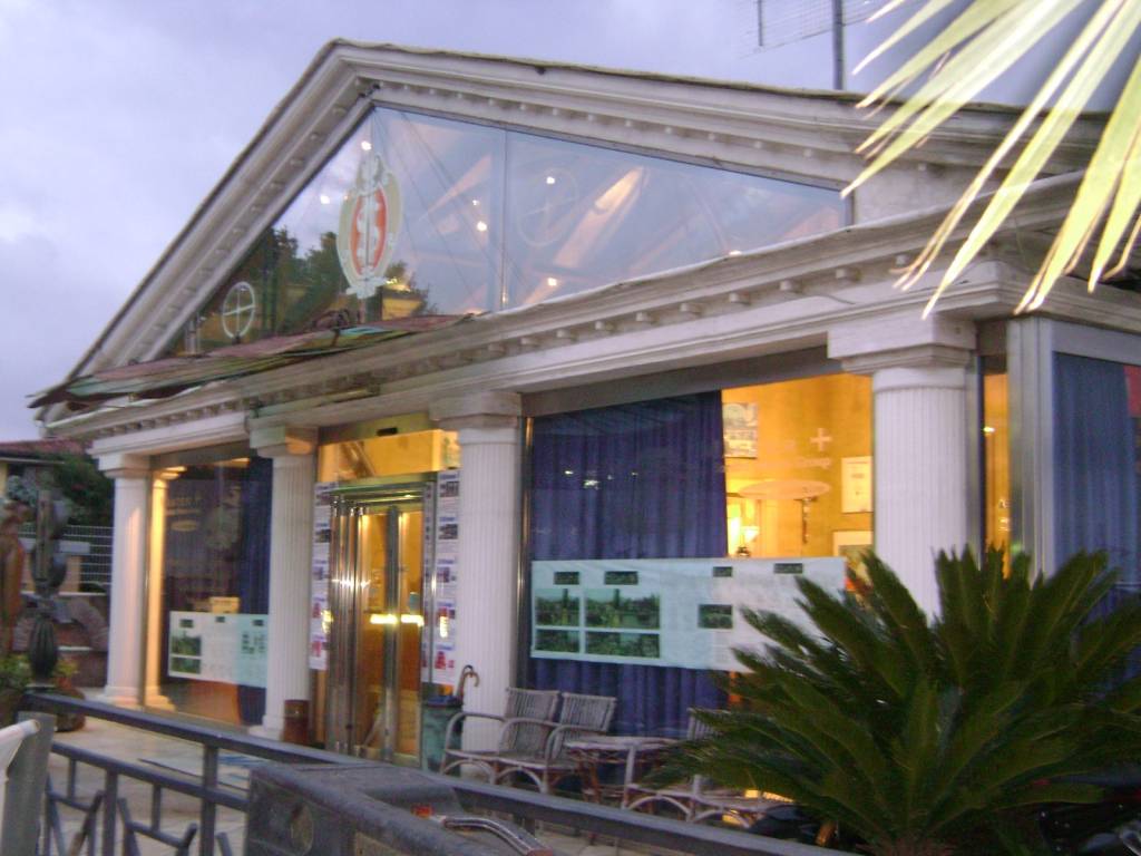 negozio in vendita a Roma in zona Romanina