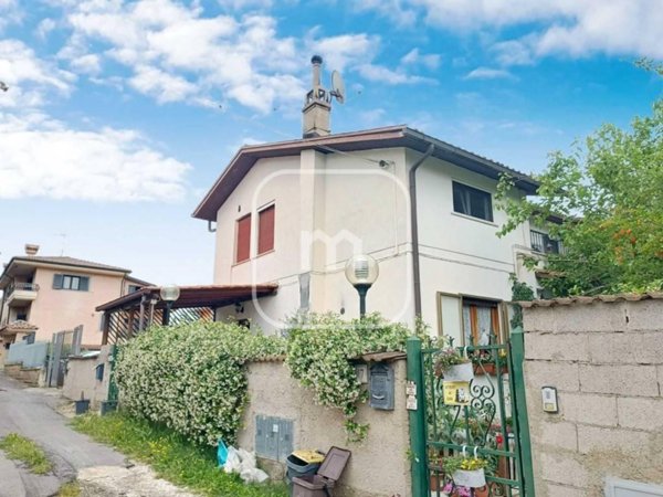 appartamento in vendita a Roma in zona Finocchio