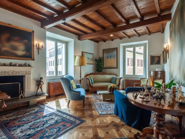 appartamento in vendita a Roma in zona Rione Regola