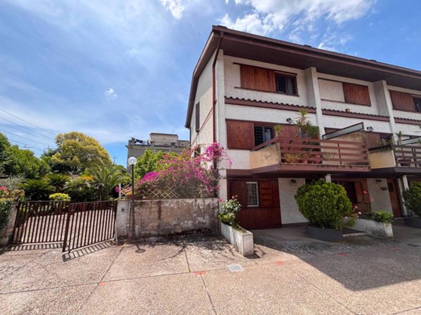 casa indipendente in vendita a Roma in zona Appio Claudio