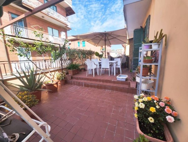 appartamento in vendita a Roma in zona Torre Angela