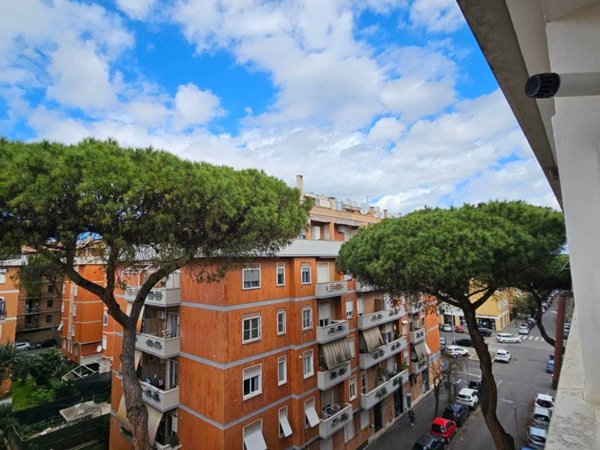 appartamento in vendita a Roma in zona Ostia