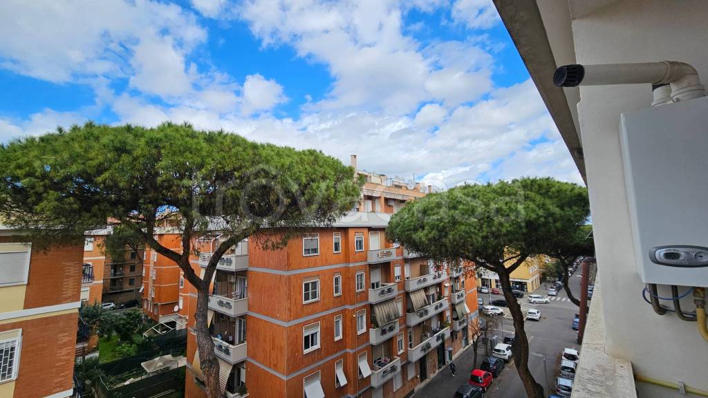 appartamento in vendita a Roma in zona Ostia