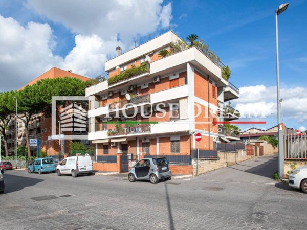 appartamento in vendita a Roma in zona Torre Maura