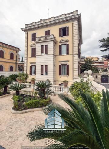 ufficio in vendita a Roma in zona Centro Storico
