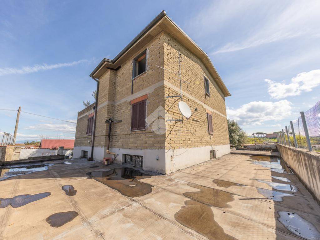 casa indipendente in vendita a Roma in zona Finocchio