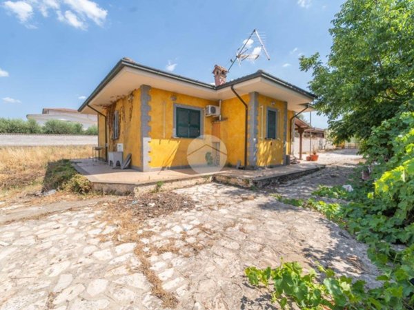 casa indipendente in vendita a Roma in zona Finocchio