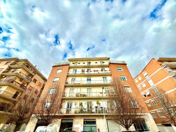 appartamento in vendita a Roma in zona Appio Latino