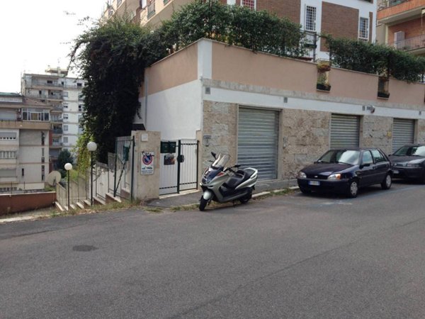 negozio in vendita a Roma in zona Monte Sacro/Talenti