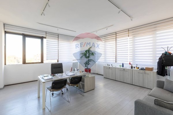 ufficio in vendita a Roma in zona Axa