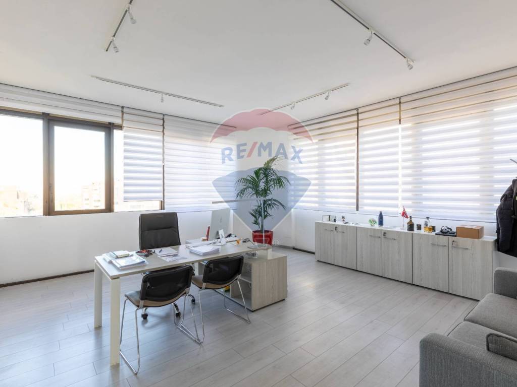 ufficio in vendita a Roma in zona EUR