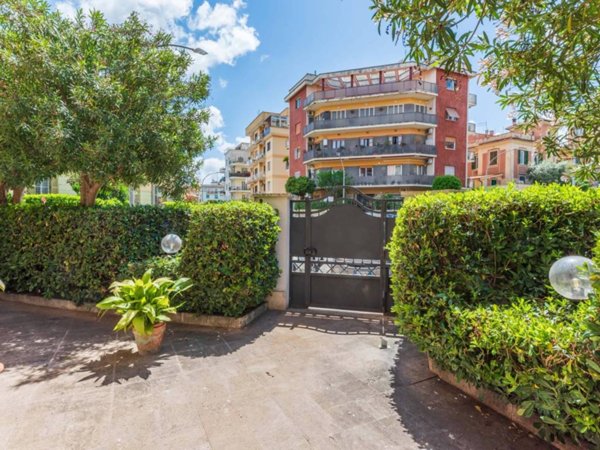 appartamento in vendita a Roma in zona Gianicolense