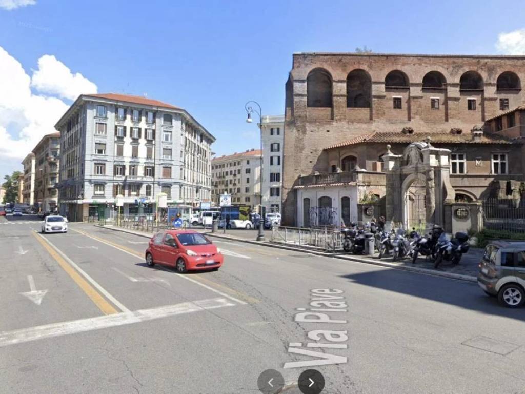 negozio in vendita a Roma in zona Castro Pretorio