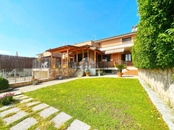casa indipendente in vendita a Roma in zona Torre Maura