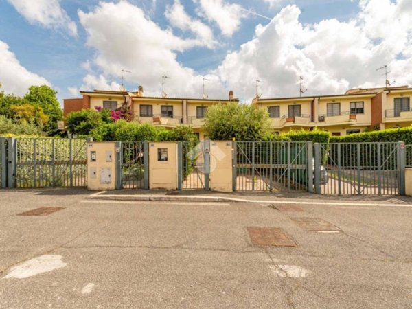 appartamento in vendita a Roma in zona Mezzocammino
