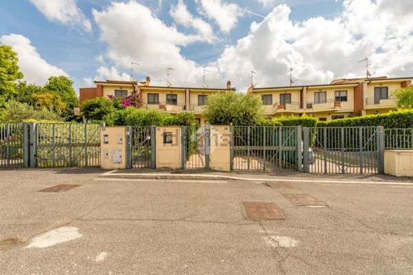 appartamento in vendita a Roma in zona Mezzocammino