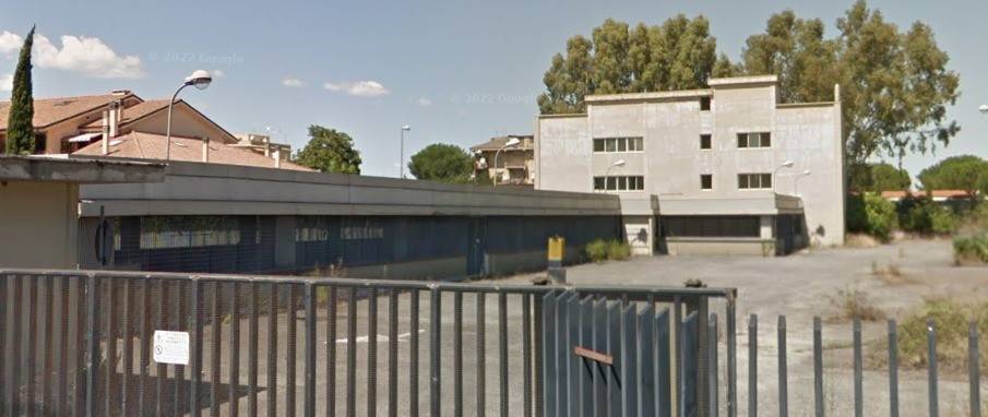 negozio in vendita a Roma in zona Torre Maura