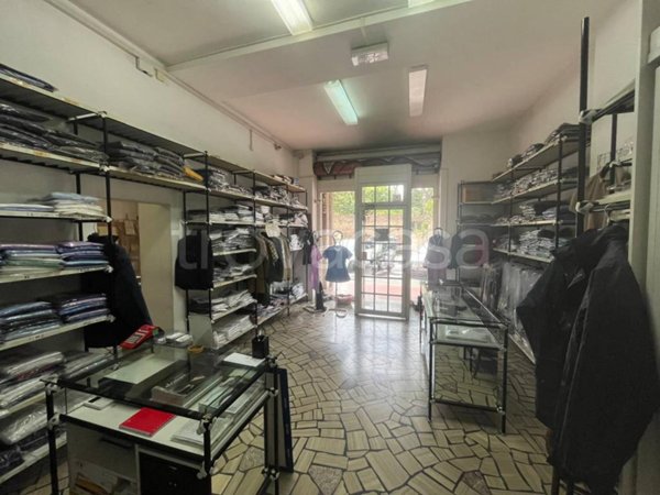 negozio in vendita a Roma in zona Appio Latino