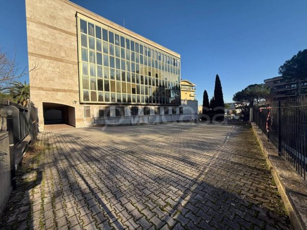 ufficio in vendita a Roma in zona Ponte Mammolo