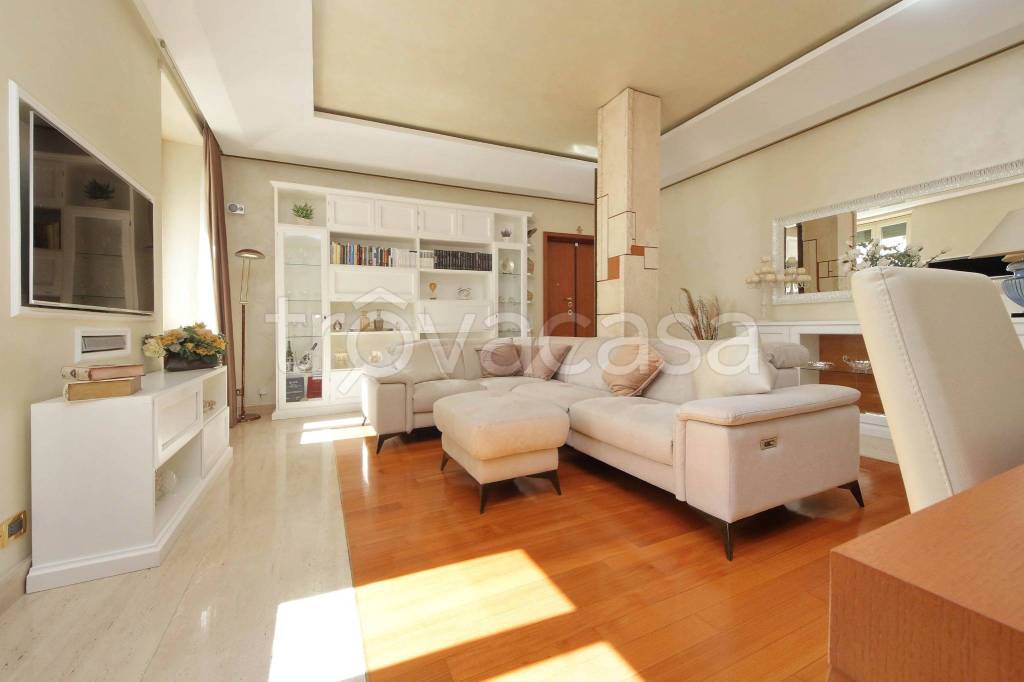 appartamento in vendita a Roma in zona Appio Latino