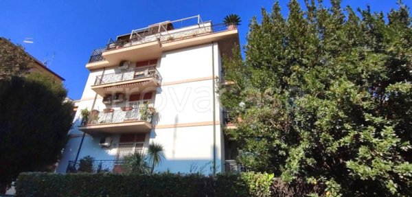 appartamento in vendita a Roma in zona Colle del Sole