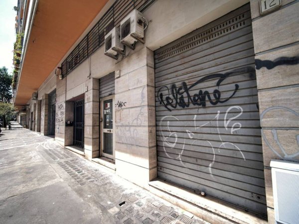 negozio in vendita a Roma in zona Tuscolano