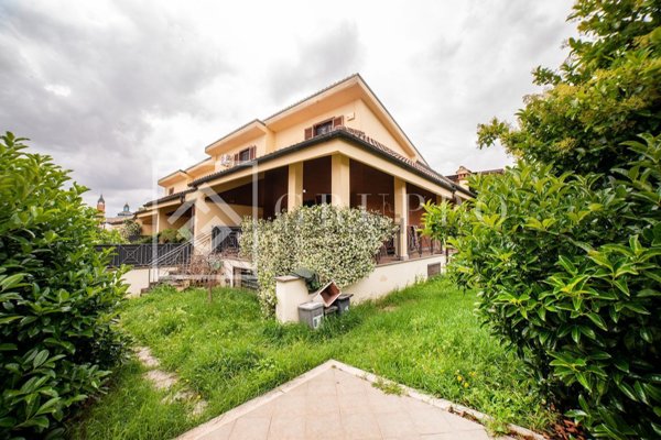 casa indipendente in vendita a Roma in zona Ponte di Nona