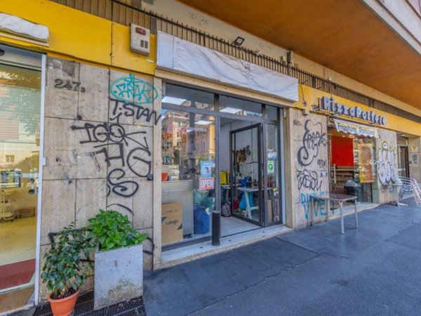 negozio in vendita a Roma in zona Trastevere