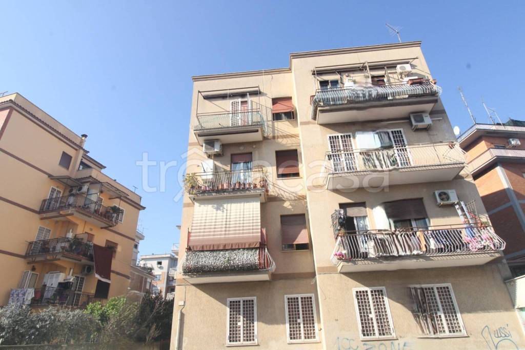 appartamento in vendita a Roma in zona Torre Maura