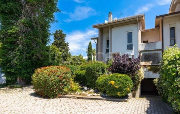 casa indipendente in vendita a Roma in zona Casal Palocco