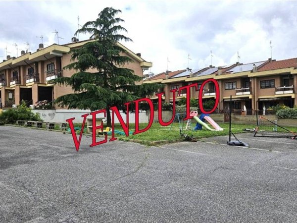 casa indipendente in vendita a Roma in zona Finocchio