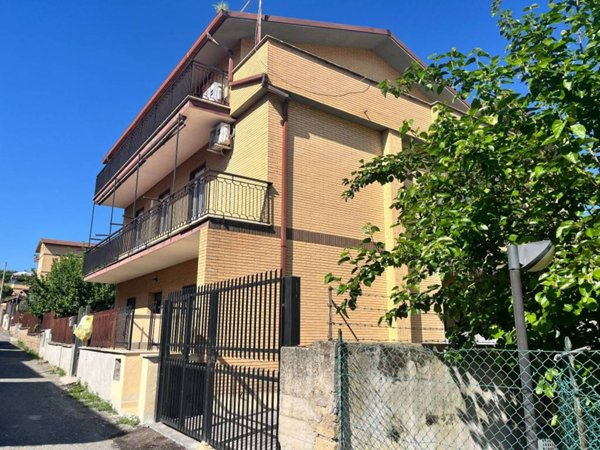 appartamento in vendita a Roma in zona Casal Morena