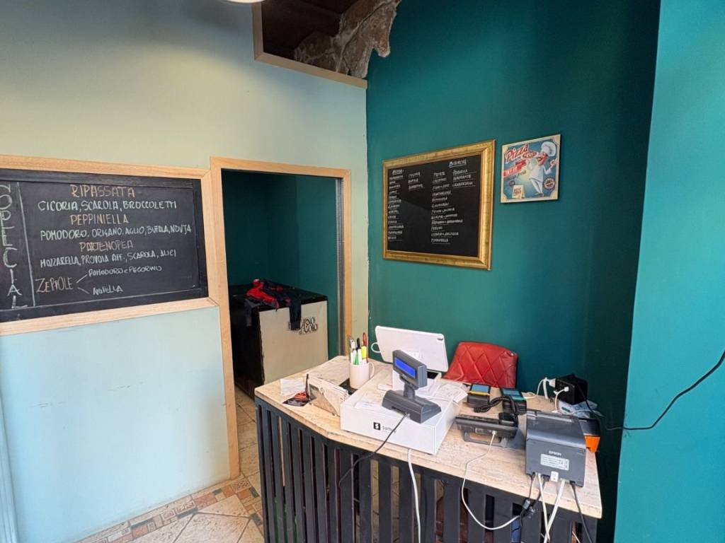 negozio in vendita a Roma in zona Appio Latino