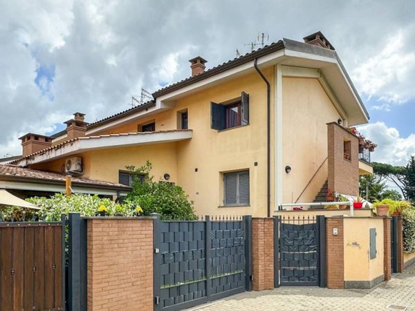 appartamento in vendita a Roma in zona Infernetto