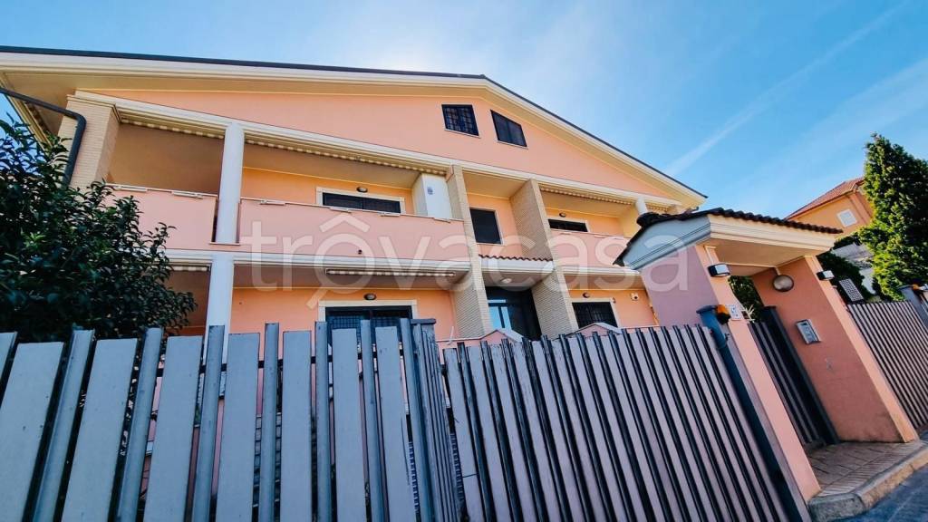 appartamento in vendita a Roma in zona Casal Morena
