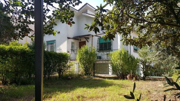casa indipendente in vendita a Roma in zona Osteria del Curato